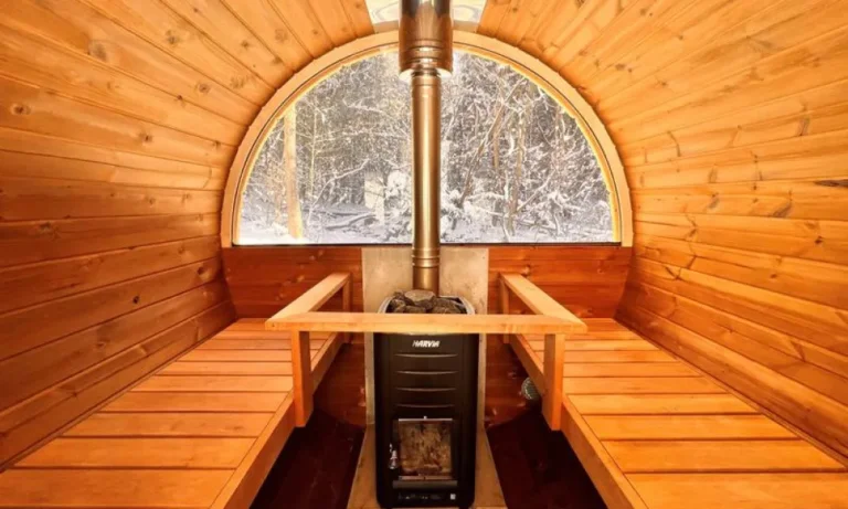 THE FIVE RIVERS FINE GLAMPING バレルサウナ内部